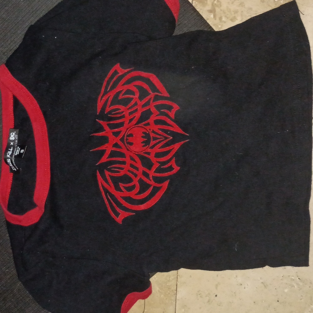 batman cropped t